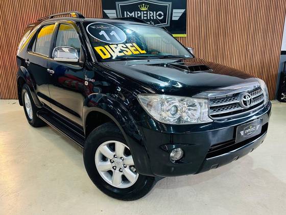 TOYOTA HILUX SW4 3.0 SRV 4X4 7 LUGARES 16V TURBO INTERCOOLER DIESEL 4P AUTOMÁTICO TOYOTA HILUX SW4 3.0 SRV 4X4 7 LUGARES 16V TURBO INTERCOOLER DIESEL 4P AUTOMÁTICO